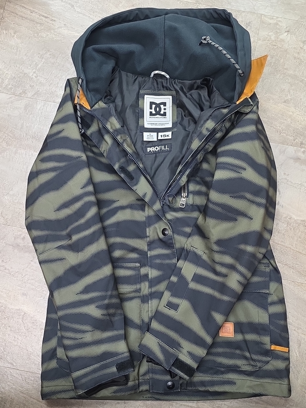 DC Womens Size S Snowboarding Jacket Zebra Olive Night